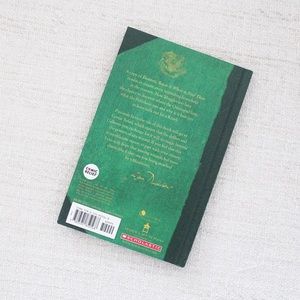 hardcover book Accents - 🍒Harry Potter Fantastic Beasts & Where to Find hardcover book Accents - 🍒Harry Potter Fantastic Beasts & Where to Find